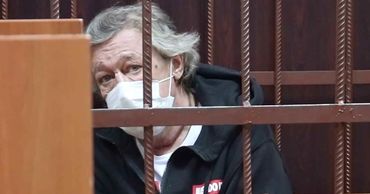 Ефремов "готов усыновить" несовершеннолетних родственников Захарова.