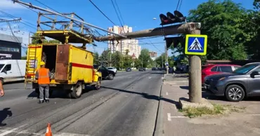 В столичном секторе Телецентр рухнула электроопора