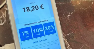 В Германии предлагают оставлять чаевые продавцам одежды