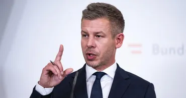 Peter Magyar anunță schimbarea regulilor privind adopția pentru cuplurile homosexuale