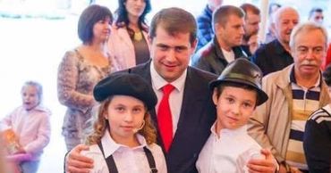 Фонду Мирона Шора исполнилось девять лет.