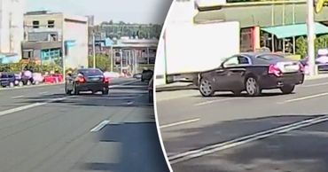 Люксовый автомобиль Rolls-Royce засняли в Кишиневе за нарушением правил.
