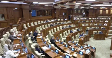 Оппозиция бойкотирует заседания парламента: мало времени для изучения законопроектов