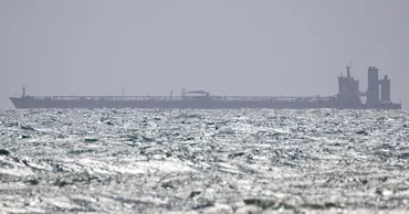 Un petrolier care transporta petrol rusesc a pierdut controlul în Marea Mediterană