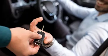 „O povară financiară inutilă”: De ce refuză tinerii de azi să mai cumpere mașini
