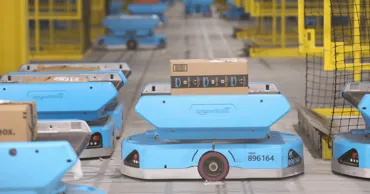 К Рождеству Amazon внедрила 2 000 роботов на складе в британском Болтоне