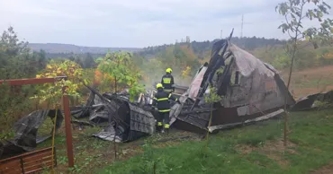 Un incendiu a distrus complet o căsuță de pe teritoriul unei pensiuni din Hâncești