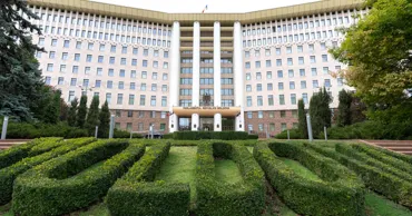 Парламент созывается на внеочередную сессию