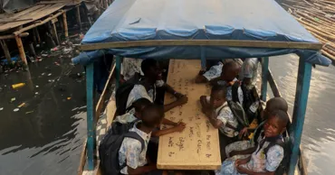 „Veneția Africii”. Cum e viața în cea mai mare mahala plutitoare din lume