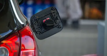 Scumpirile la pompă continuă: Cât va costa litrul de benzină și motorină marți
