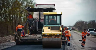 Întârzieri pe șantierele de drumuri: Constructorii au fost taxați cu peste 10 milioane de euro