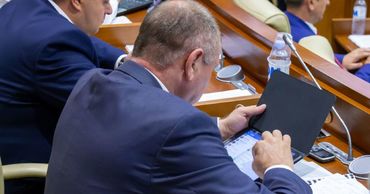 Из конкурса на поставку планшетов депутатам исключены три компании.