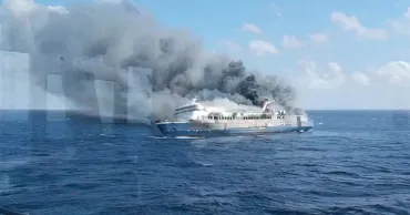 Un feribot a luat foc în Indonezia: Cinci persoane au murit, iar 41 sunt dispărute