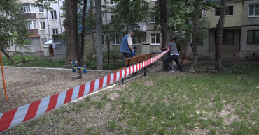 Детские игровые площадки все еще запрещено посещать.