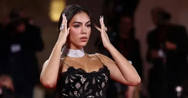 Logodnica lui Ronaldo, la Festivalul de la Veneția, a arătat inelul de logodnă în valoare de cinci milioane de dolari