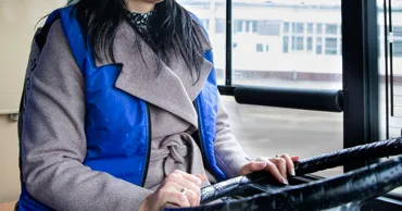 Meseria de șofer de troleibuz, tot mai populară printre femei