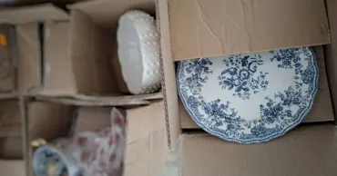 O tentativă de contrabandă cu veselă din România, depistată la vama Leușeni