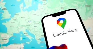 Google Maps schimbă navigația: Hărțile 3D ajung pe telefon, Android Auto și CarPlay