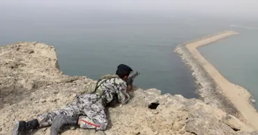 В Ормузском проливе застряли около 20 000 моряков