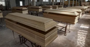 Предприниматель из Будешт наладил производство гробов и экспортирует их в Европу