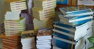 Минобразования выделит книги школам, сообщившим о нехватке и повреждении учебников