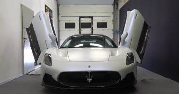 Maserati представила свой новый суперкар с «крыльями бабочки».