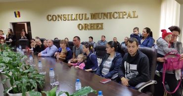 Из 55 бенефициаров программы 21 молодая семья получила 7 000 леев за первого новорожденного.