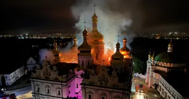 В Киеве в результате атаки произошел пожар в Киево-Печерский Лавре