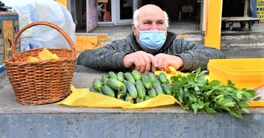 В первый ��ень открытия на Центральном рынке было немноголюдно.