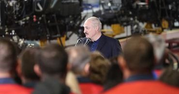 Лукашенко убежден, что белорусы не готовы голосовать на президентских выборах за женщину.