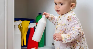 Un copil de doi ani a ajuns la terapie intensivă după ce a înghițit degresant