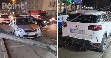 Un stâlp de troleibuz a căzut pe o stradă din Chișinău