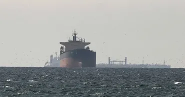 Страны Ближнего Востока тайно вывозят через Ормуз более 4 млн баррелей нефти в сутки