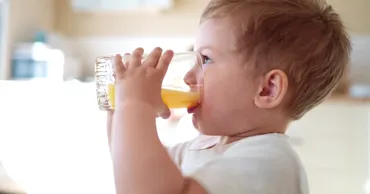 Consumul de sucuri în copilărie poate crește riscul de hipertensiune la maturitate