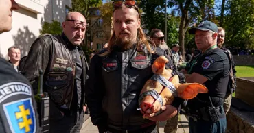 В Литве байкеры принесли свиную голову к мечети во время молитвы