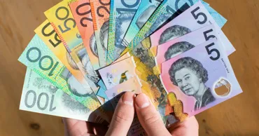 Исследование выделило три модели обращения с деньгами у людей до 35 лет