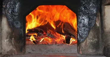 O fetiță de 10 ani și o tânără de 22 de ani s-au intoxicat cu monoxid de carbon din cauza unei sobe defecte