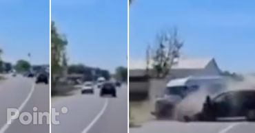 В Сынжере водитель легковушки выехал на встречную полосу и врезался в микроавтобус