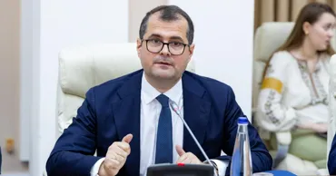 Guvernul va suspenda bonusurile și sporurile angajaților cu venituri ridicate