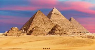 Oamenii de știință au descoperit „un mega-complex subteran” sub piramidele din Giza