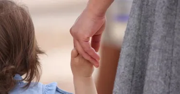 В Молдове повысят выплаты профессиональным приёмным родителям