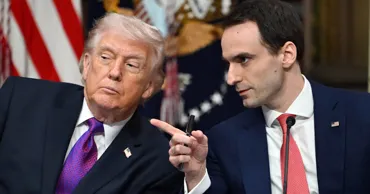 Белый дом обвинил Китай в краже технологий ИИ в «промышленных масштабах»