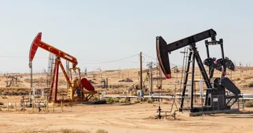 Prețurile mondiale la petrol au crescut brusc pe fondul schimbului de lovituri între Israel și Iran