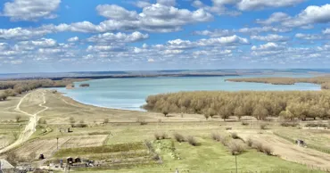 Lacul Beleu se degradează, iar lucrările întârzie. Ce promit autoritățile