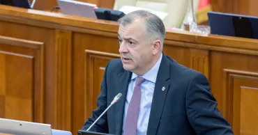 Кику: В следующем году обслуживание долга обойдется почти в 8 миллиардов