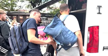 Cu valize pline și dor de casă. Sute de elevi moldoveni încep școala în România