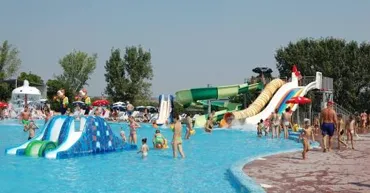 Clipe de groază la un bazin: O fetiță a fost la un pas de înec. Ce s-a întâmplat