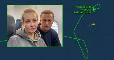 Самолет с Навальным сел в аэропорту "Шереметьево.