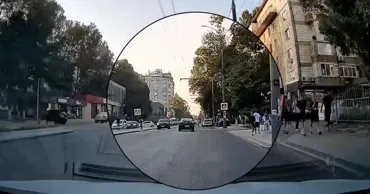 В Кишиневе водитель едва не сбил женщину на пешеходном переходе