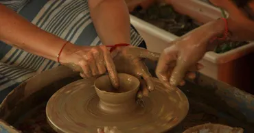 Atelier de olărit la Chișinău: Copii și adulți descoperă tainele modelării lutului